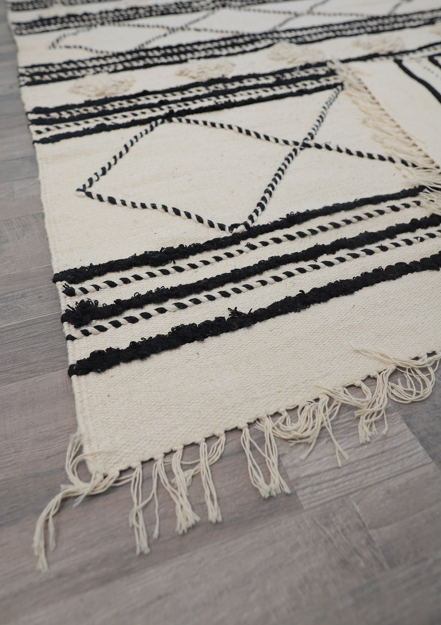 Black & White Current Rug