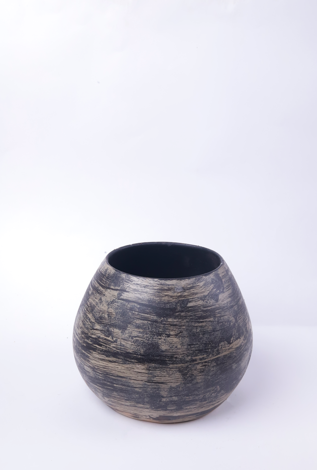 Black Rotund Pot